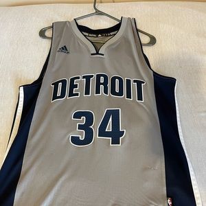 Detroit pistons jersey